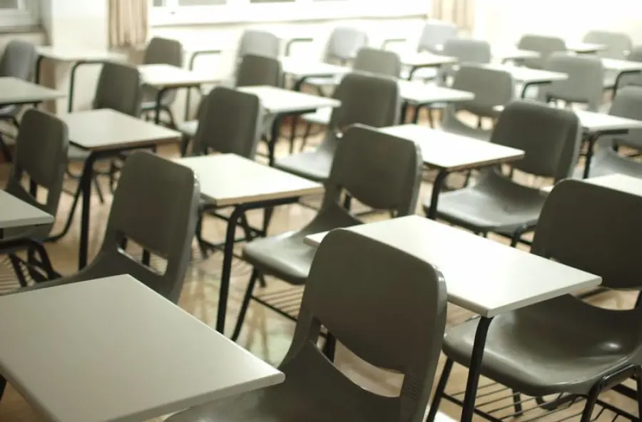 Nuovo anno scolastico: a settembre in presenza, ma con i banchi distanziati