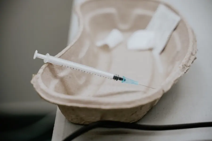 Vaccino AstraZeneca, Aifa: 'Improbabile un collegamento con i decessi'