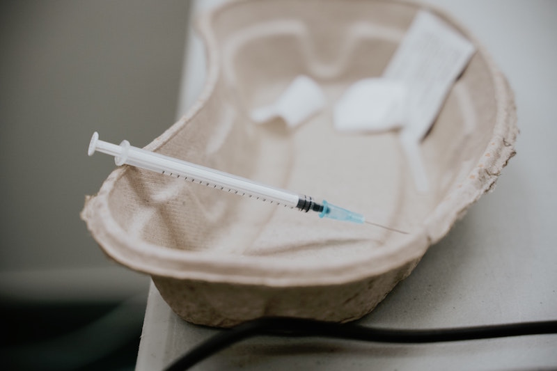 Vaccino AstraZeneca, Aifa: 'Improbabile un collegamento con i decessi'