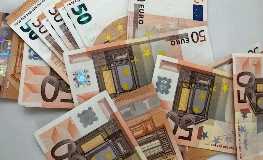 Scuola, nello stipendio di febbraio bonus per chi ha lavorato a marzo 2020