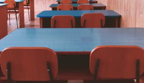 Le scuole elementari in Campania restano ancora chiuse