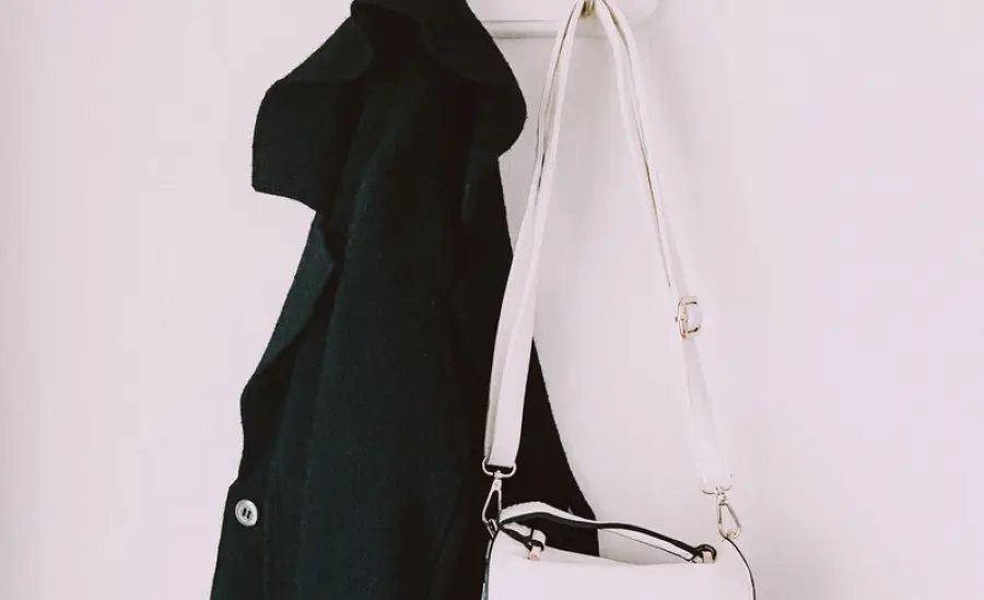 Si possono portare i cappotti in classe? La nuova FAQ del Ministero