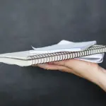 Non è necessario disinfettare libri e compiti in classe: le indicazioni del Cts