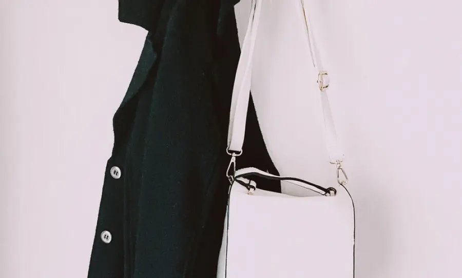 Scuola e coronavirus: al rientro a casa bisogna lavare i vestiti?