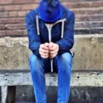 Avellino, ragazzino 13 enne pestato nel bagno della scuola