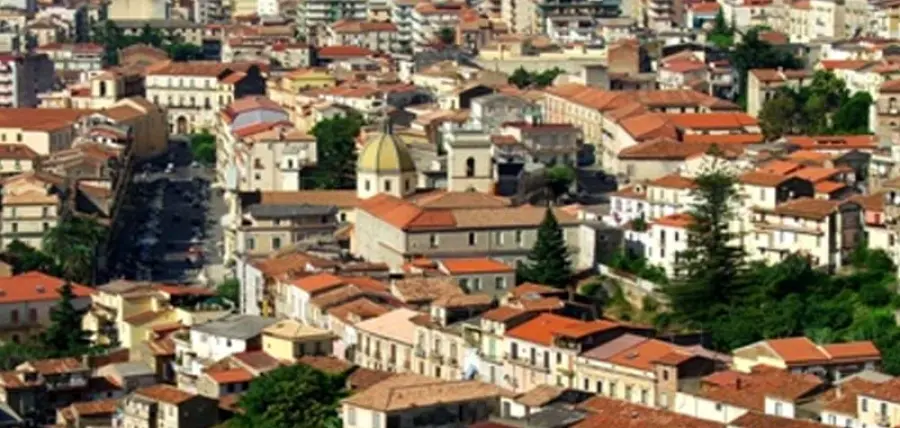 Lamezia Terme, maestro d’asilo arrestato per violenza su minore