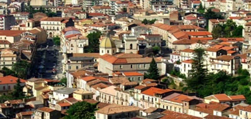 Lamezia Terme, maestro d’asilo arrestato per violenza su minore