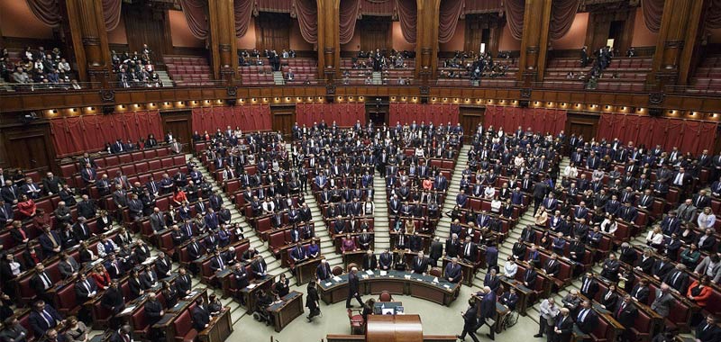 Deputati, la Camera ha approvato il taglio