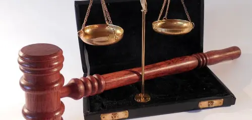 Prato, interrogata la donna che ha avuto un figlio dall’allievo 14enne