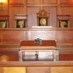 Prato, agli arresti la docente che ha avuto un figlio dal suo alunno