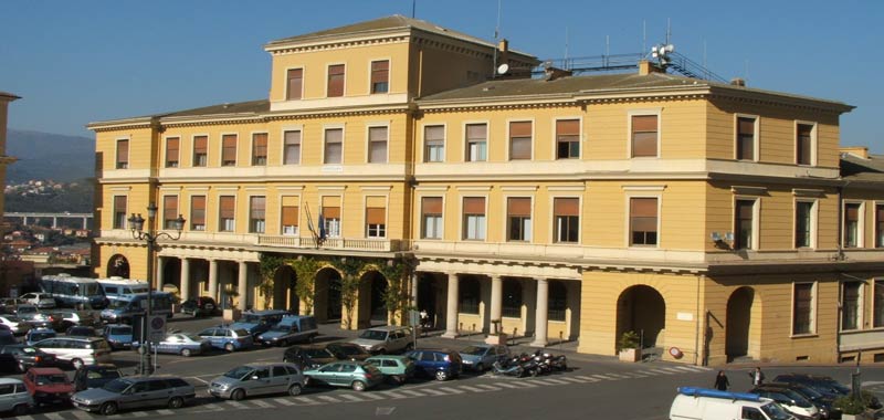 Imperia, preside viaggiava con l’auto della scuola