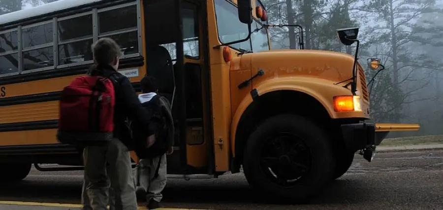 Tir contro bus: sfiorata strage di bambini