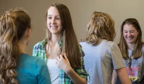 Birkenhead, nella scuola superiore vietato indossare capi firmati