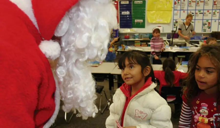 Preside vieta Babbo Natale e bastoncini di zucchero a scuola