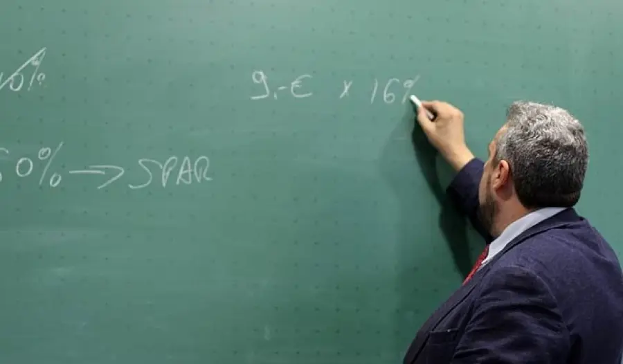 Scuola giorni di permessi retribuiti per i docenti di ruolo